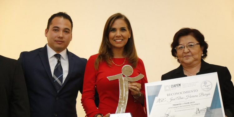 GESTIÓN DE MARA LOGRA PREMIOS A NIVELES ESTATAL, NACIONAL E INTERNACIONAL