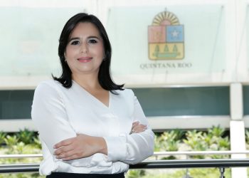LA SENADORA DEL PAN MAYULI MARTÍNEZ SIMÓN RECONOCIÓ QUE CARLOS JOAQUÍN HA SENTADO UNA NUEVA FORMA DE GOBERNAR.