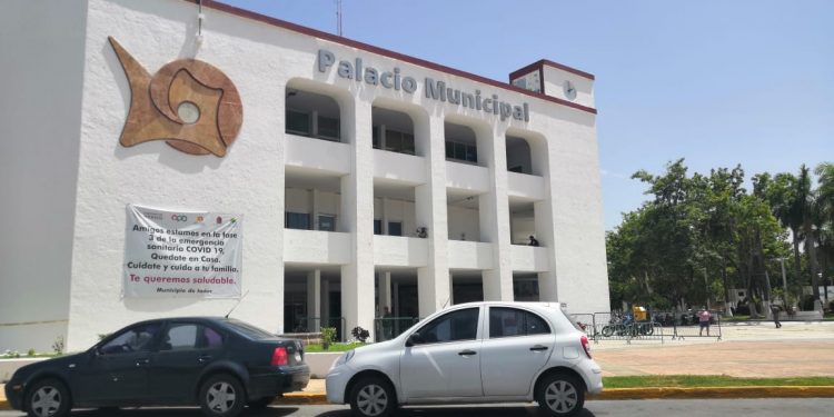 EXPONE OTONIEL SEGOVIA A PERSONAS VULNERABLES EN REGRESO A OFICINAS