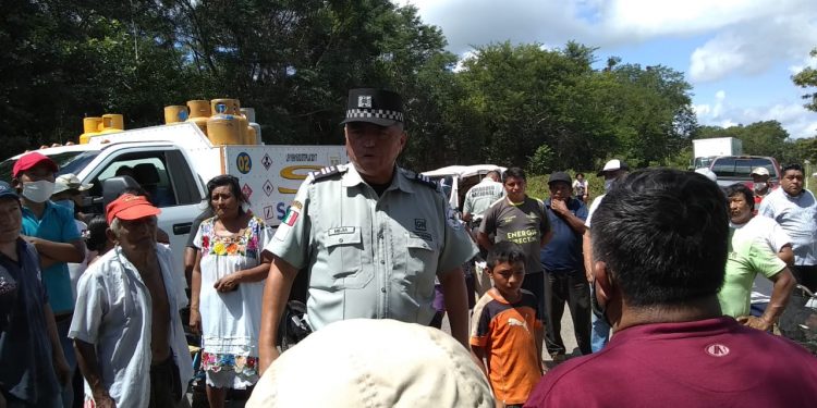 BLOQUEO TOTAL DE LA CARRETERA FELIPE CARRILLO PUERTO-VALLADOLID