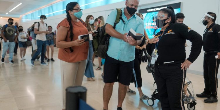 BAJO ESTRICTOS PROTOCOLOS SE REACTIVA TURISMO EN CANCÚN