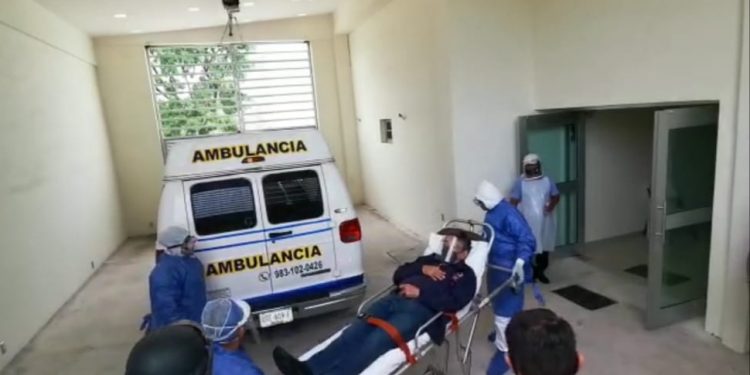 INTERNAN A MARIO VILLANUEVA POR PROBLEMAS DE COVID-19