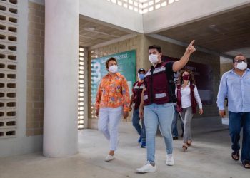 CUMPLEN MUNICIPIO Y FEDERACIÓN CON LA PRIMERA UNIVERSIDAD BENITO JUÁREZ EN PLAYA DEL CARMEN