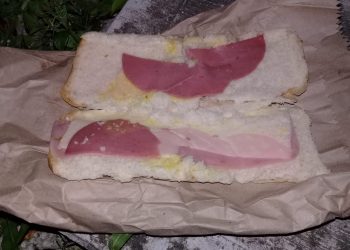 PEDRO JOAQUÍN LE DA «MISERIAS» DE DESAYUNO A LOS POLICÍAS DURANTE EL IRONMAN