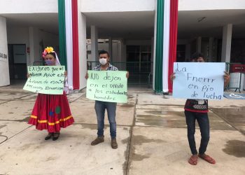 OTHONIEL SEGOVIA NIEGA AYUDA A JÓVENES