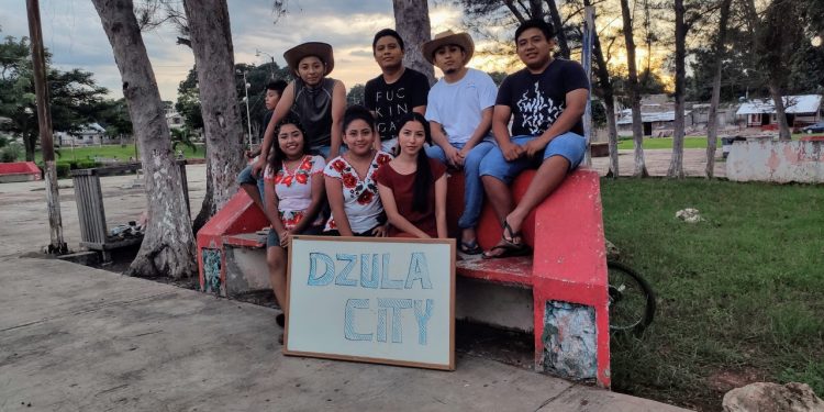 JÓVENES MAYAS DIFUNDEN LA HISTORIA Y ARTISTAS DE SU PUEBLO DZULA