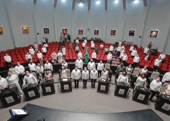 RECIBE XVI LEGISLATURA EL CUARTO INFORME DEL GOBIERNO DE QUINTANA ROO