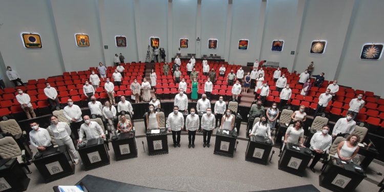 RECIBE XVI LEGISLATURA EL CUARTO INFORME DEL GOBIERNO DE QUINTANA ROO