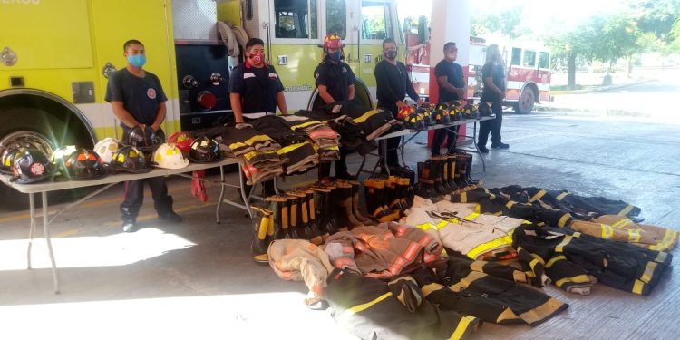 RECIBE BOMBEROS DE CANCÚN DONACIÓN DE EQUIPAMIENTO