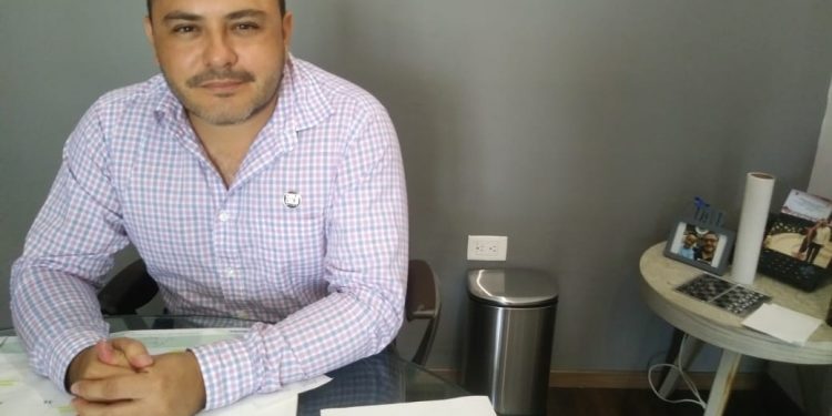 ISSAC JANIX SOLICITA SEGUNDA LICENCIA Y PERMANECE COMO SECRETARIO GENERAL