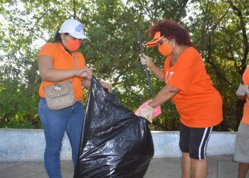 REALIZA INSTITUTO MUNICIPAL DE LA MUJER JORNADA DE LIMPIEZA EN ESPACIOS PÚBLICOS DE ISLA MUJERES