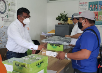 ENTREGA EL SNTE EQUIPOS DE CÓMPUTO A DOCENTES DE FCP