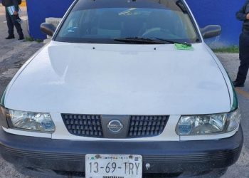 DETIENEN A TAXISTA POR ANDAR «CARRETEANDO»