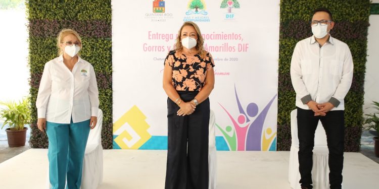 GABY REJÓN DE JOAQUÍN RECONOCE DEDICACIÓN Y ESFUERZO DE TRABAJADORES DEL DIF QUINTANA ROO