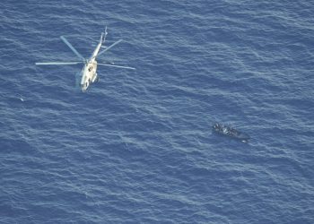 SEMAR DETIENE A TRES PRESUNTOS INFRACTORES DE LA LEY Y ASEGURA APROXIMADAMENTE TRES TONELADAS DE PRESUNTA DROGA, EN MAHAHUAL, QUINTANA ROO