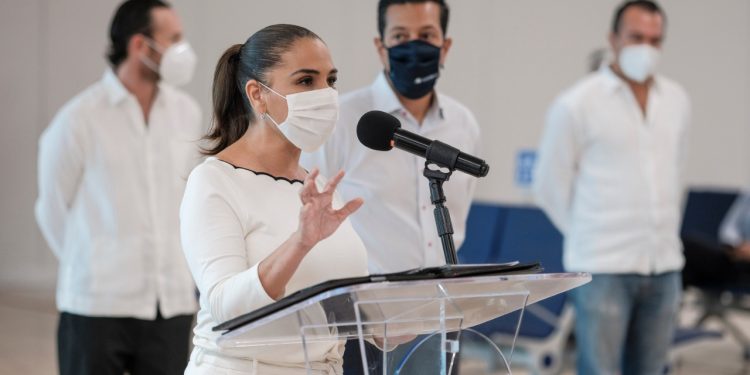 CORTA MARA  LISTÓN RE-INAUGURAR DE VUELO GUADALAJARA/CANCÚN