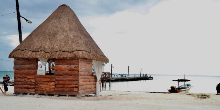 ISLA GRANDE RESGUARDADA POR EL ÁREA DE PROTECCIÓN DE FLORA Y FAUNA YUM BALAM