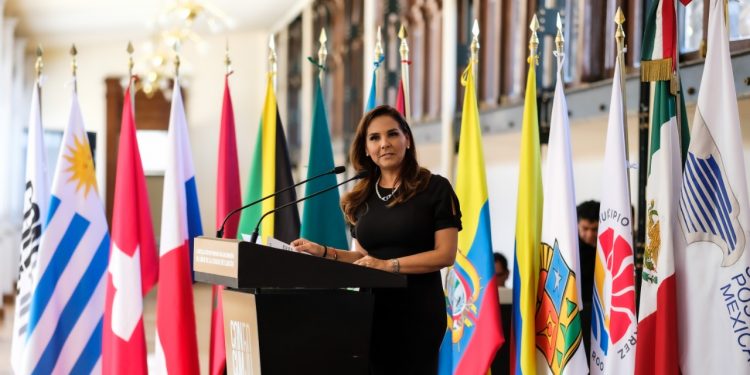 LOGRA MARA DISMINUIR DEUDA PÚBLICA Y MANTENER FINANZAS SANAS