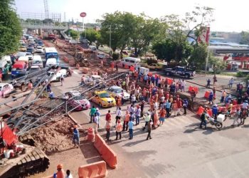 FALLA MECÁNICA OCASIONÓ ACCIDENTE EN OBRA DE DISTRIBUIDOR VIAL EN VILLAHERMOSA, TABASCO