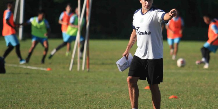 «CHACO» GIMÉNEZ ES EL ENTRENADOR DE LA SEMANA 4