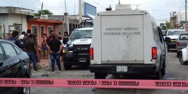 ENCAPUCHADOS ACRIBILLAN A MENOR FRENTE A SU FAMILIA