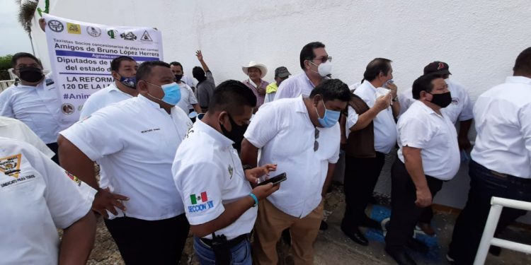 TAXISTAS PIDEN LEY PARA HERENCIA DE CONCESIÓN