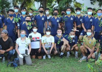 TULUM FC, ROTARIOS Y JÓVENES SIEMBRAN ÁRBOLES