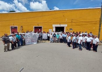 CAMPESINOS DE TIHOSUCO NO DESCARTAN BLOQUEOS CARRETEROS, LA REUNIÓN DE ESTE JUEVES CON LA SCT SERÁ DETERMINANTE.