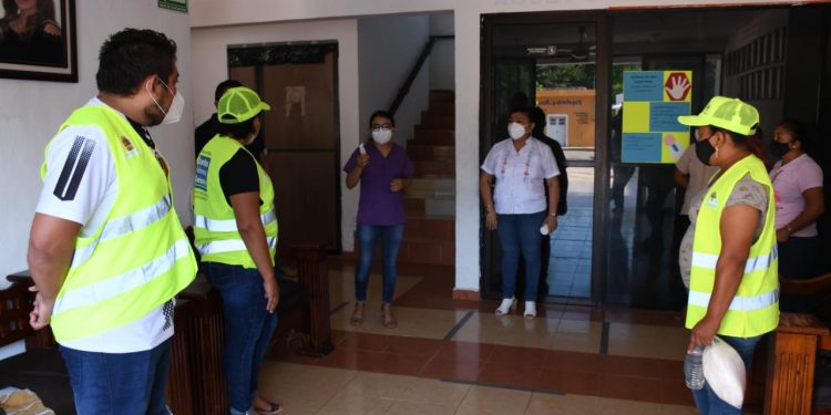 CAPACITAN AL PERSONAL DEL DIF PARA CONTINUAR VIGILANDO LAS MEDIDAS SANITARIAS EN EL RETORNO SEGURO AL TRABAJO.