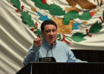 EDUARDO MARTÍNEZ SE ENSAÑA CON SECTOR EDUCATIVO FEDERAL, PERO PROTEGE AL ESTATAL