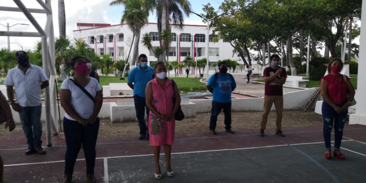 ABANDONA OTONIEL SEGOVIA A DELEGACIONES