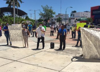 VENDEDORES AMBULANTES SE MANIFIESTAN EN EL MARCO DEL SEGUNDO INFORME DE OTONIEL SEGOVIA