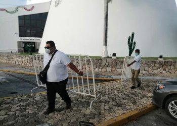 RETIRAN VALLAS DEL CONGRESO DEL ESTADO