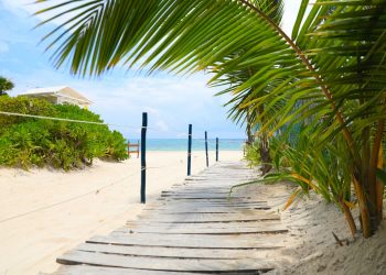 SENADOR JOSÉ LUIS PECH VÁRGUEZ PROPONE ACCESO Y DISFRUTE LIBRE DE TODO MEXICANO A PLAYAS NACIONALES