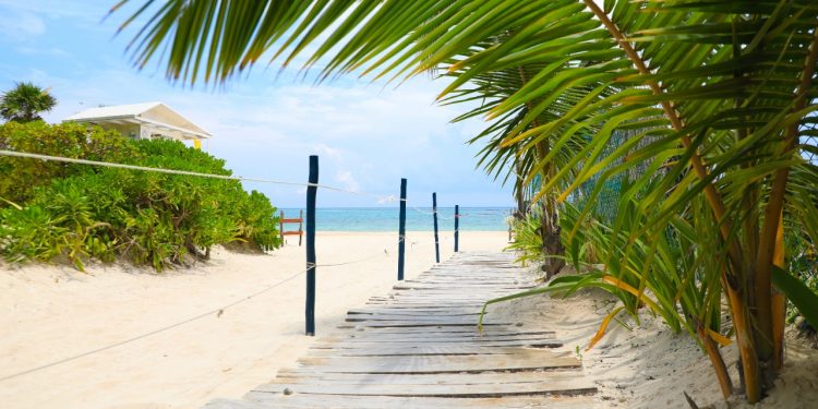 SENADOR JOSÉ LUIS PECH VÁRGUEZ PROPONE ACCESO Y DISFRUTE LIBRE DE TODO MEXICANO A PLAYAS NACIONALES