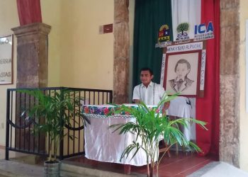 JOVEN MAYA DESTACA OBRA DEL POETA WENCESLAO ALPUCHE CON PONENCIA