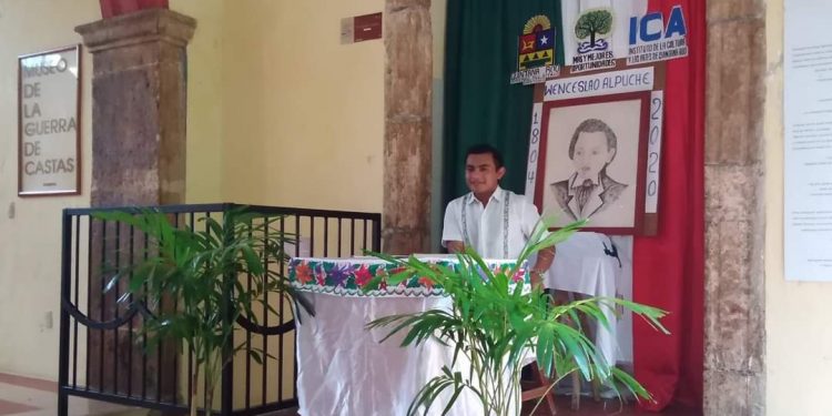 JOVEN MAYA DESTACA OBRA DEL POETA WENCESLAO ALPUCHE CON PONENCIA