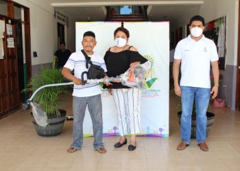 ENTREGA SOFÍA ALCOCER DESBROZADORA A LA COMUNIDAD DE LA ESPERANZA