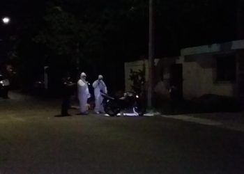 MOTOCICLISTA MUERE AL ESTRELLARSE EN UN POSTE