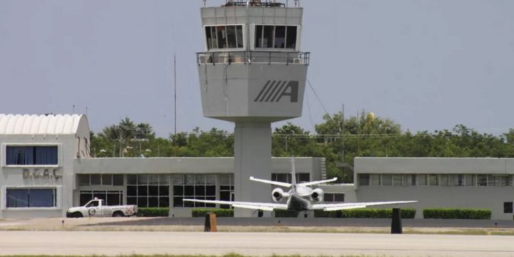 ABANDONAN AERONAVE EN AEROPUERTO INTERNACIONAL DE CHETUMAL