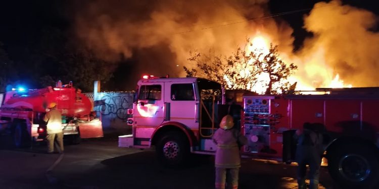 QUEMAN VEHÍCULO Y CASA EN CHETUMAL