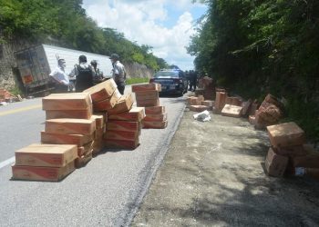 ROBAN CON VIOLENCIA UN TRÁILER CARGADO DE POLLOS