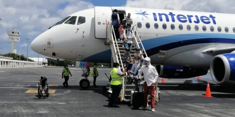 REINICIAN VUELOS EN CANCÚN Y ESTRENA 12 NUEVAS RUTAS AÉREAS