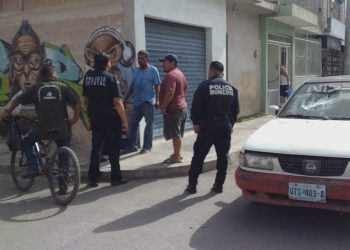 ATRAPAN Y AMARRAN A PRESUNTO LADRÓN, LO QUERÍAN LINCHAR