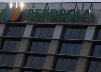 AMLO, DISPUESTO A REVISAR CONTRATOS DE IBERDROLA