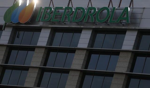 AMLO, DISPUESTO A REVISAR CONTRATOS DE IBERDROLA