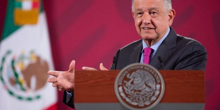 AMLO PIDE A FUNCIONARIOS «LEALTAD CIEGA» A PROYECTO DE TRANSFORMACIÓN