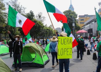 AMLO RECOMIENDA A OPOSICIÓN AGRUPARSE EN UN «BLOQUE CONSERVADOR»