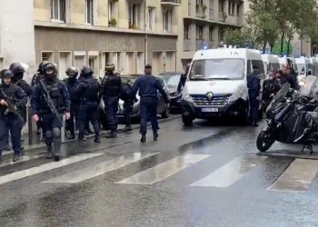ATAQUE CON CUCHILLO EN PARÍS DEJA CUATRO HERIDOS