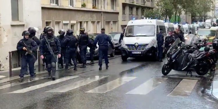 ATAQUE CON CUCHILLO EN PARÍS DEJA CUATRO HERIDOS